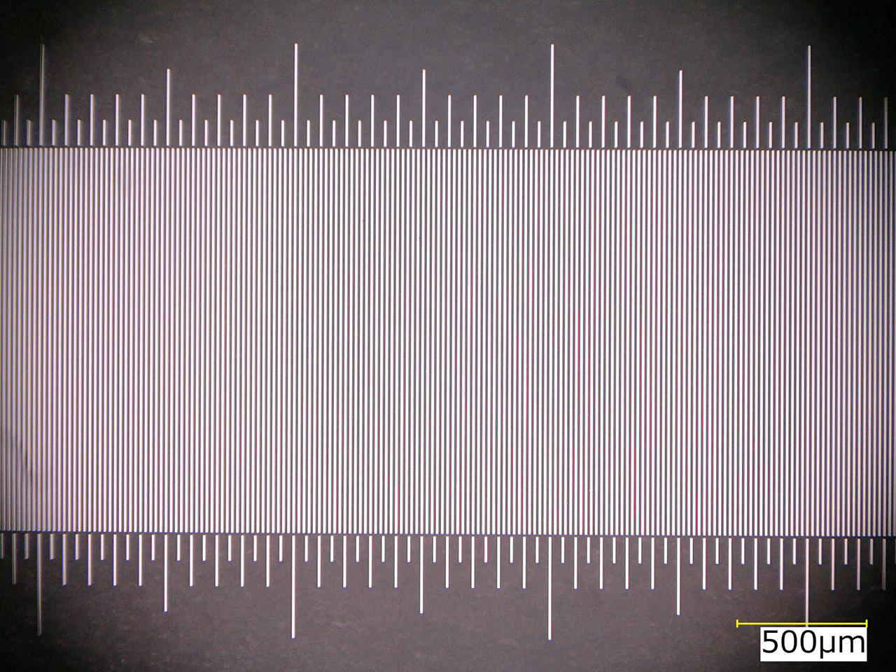 フィルムスケールのパターン例(10μm L/S_アルミ)